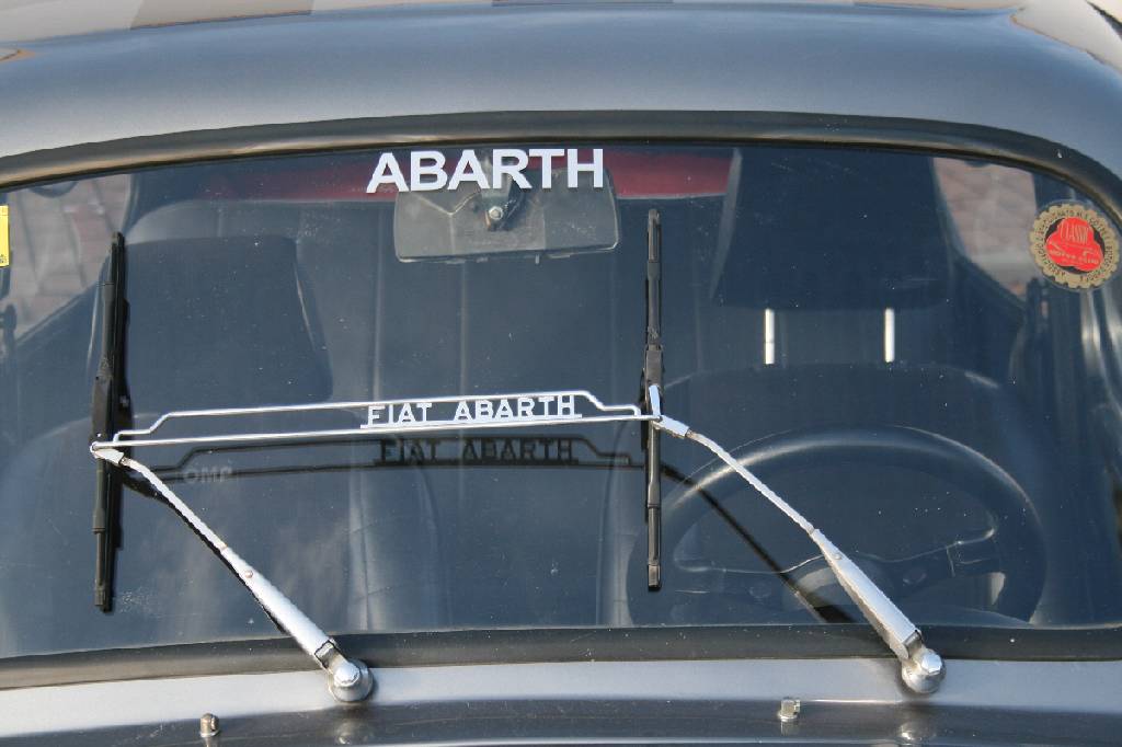 Detail d: Seat 600 Abarth Recreation, Fahrgestellnummer: BE-096033, EZ 05.1971, Laufleistung ca. 3.909 km abgelesen, H- zulassungsfähig, ca. 52 kW/ 71 PS, ...