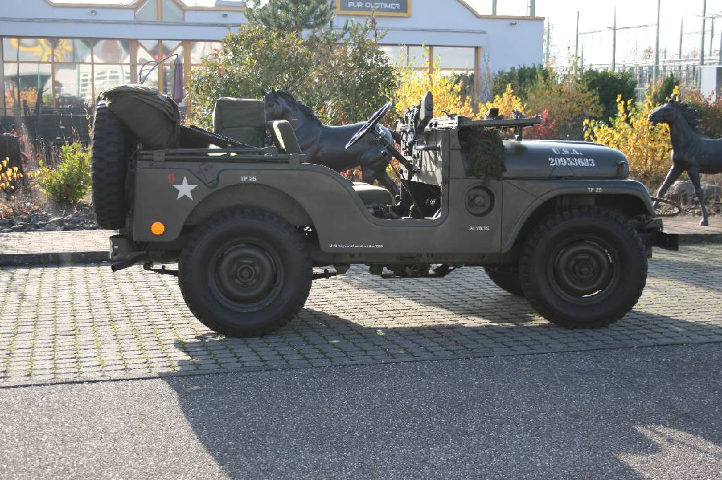 Detail b: Jeep Willys Overland M38 A1, Fahrgestellnummer: 200653, BJ 1953, Laufleistung ca. 75.245 miles abgelesen, H- zulassungsfähig, 44 kW/ 60 PS, ...