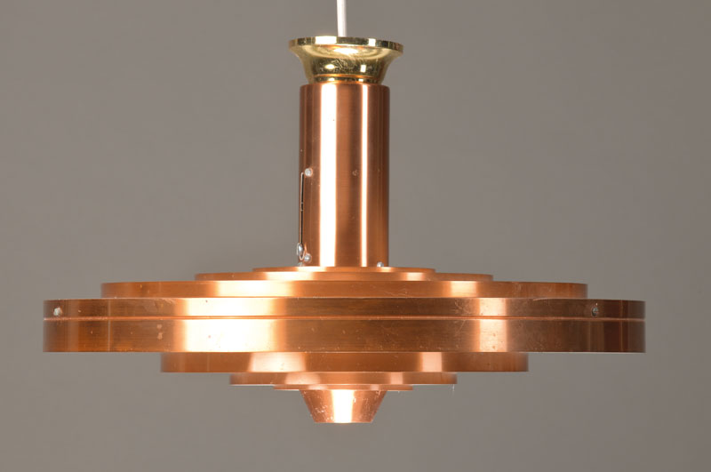 Deckenlampe, Skandinavien, 1970er Jahre, 7 konzentrische Kupferringe, innen weiß lackiert, eine Brennstelle, Elektr. nicht geprüft, D. ca. 46cm, H. ...