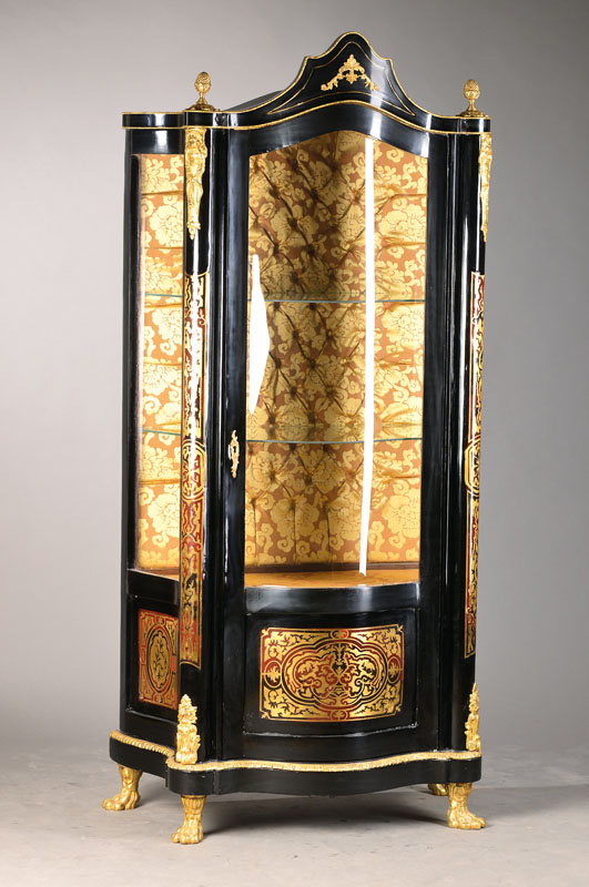 Vitrine im Boullestil, 1970er Jahre, nach dem Vorbild von 1880/90, 1-türig, 3-seitig verglast mit gewölbten Gläsern, Innen 2 Glaseinlegeböden, ...