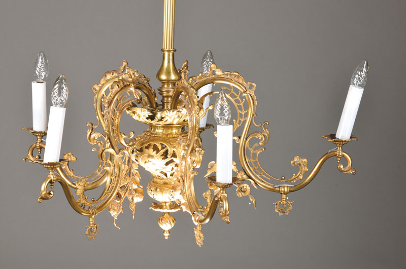 Gaslampe,deutsch, 1880/90, 5 Brennstellen, Barockstil Messinggestell, reich durchbrochene Rocaillenarme, eklektischer Dekor, H. ca. 110 cm, D. ca. 87 ...