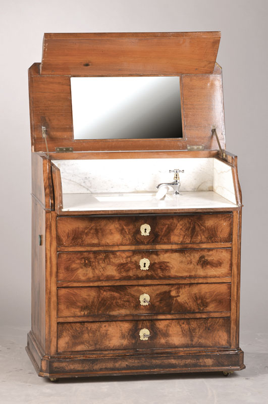 Waschkommodenschrank, deutsch, 1880/90, Nussbaum gespiegelt verlegt, Weichholzkorpus, 4-schübig, aufklappbar mit Schiebemechanismus,Innen ...