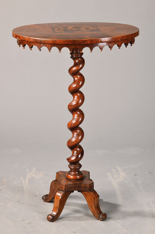 Kleiner Beistelltisch, deutsch, um 1840, Mahagonifurnier, umlaufende Galerie, mittige Mosaikeinlage und Fadenintarsien später, Altersschäden, H. ...