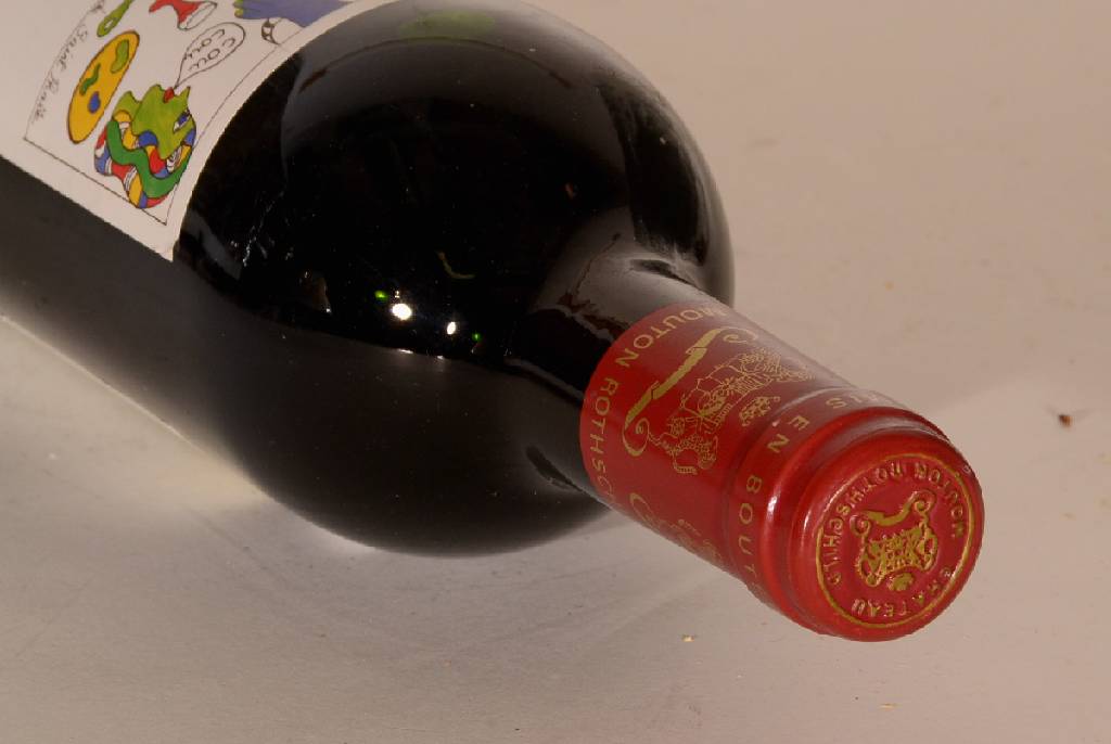 Detail a: 1 Flasche 1997 Chateau Mouton Rothschild, Pauillac, Premier Grand Cru Classe, ca. 75 cl,12,5 % Vol., unverkostet, Füllstand: ca. into neck, sehr ...