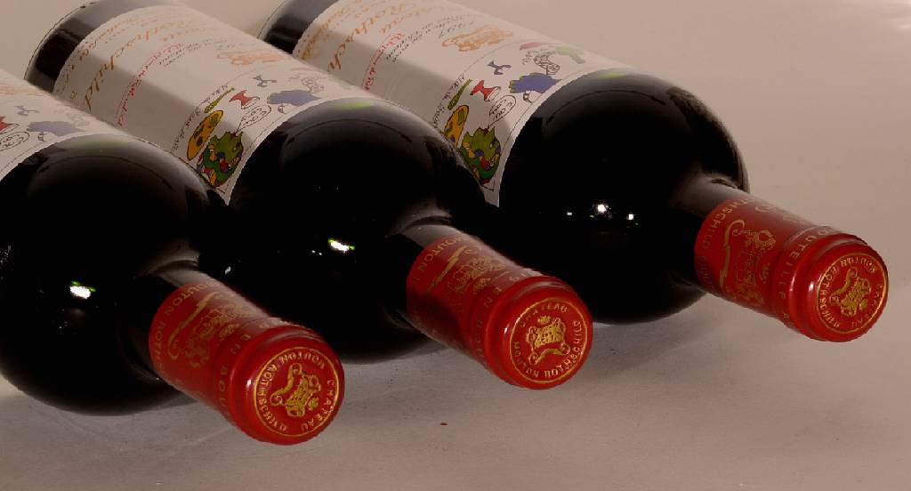 Detail a: 3 Flaschen 1997 Chateau Mouton Rothschild, Pauillac, Premier Grand Cru Classe, je. ca. 75 cl, 12,5 % Vol., Füllstand: je ca. into neck, unverkostet, ...