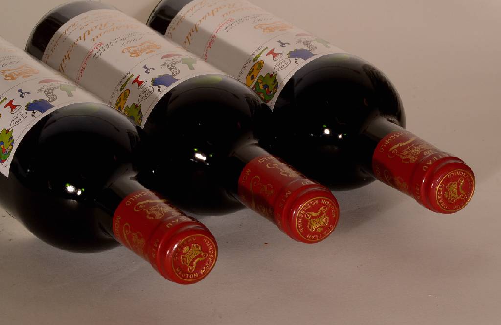 Detail a: 3 Flaschen 1997 Chateau Mouton Rothschild, Pauillac, Premier Grand Cru Classe, je. ca. 75 cl, 12,5 % Vol., Füllstand: je ca. into neck, unverkostet, ...