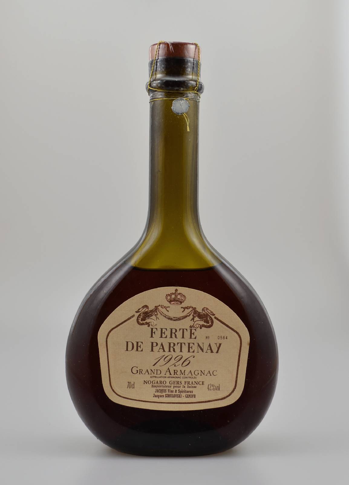 1 Flasche 1926 Ferte De Partenay Armagnac, ca. 70 cl, 42 % Vol, unverkostet, sehr guter Erhaltungszustand, sammelwürdig, sehr selten im Angebot, ...