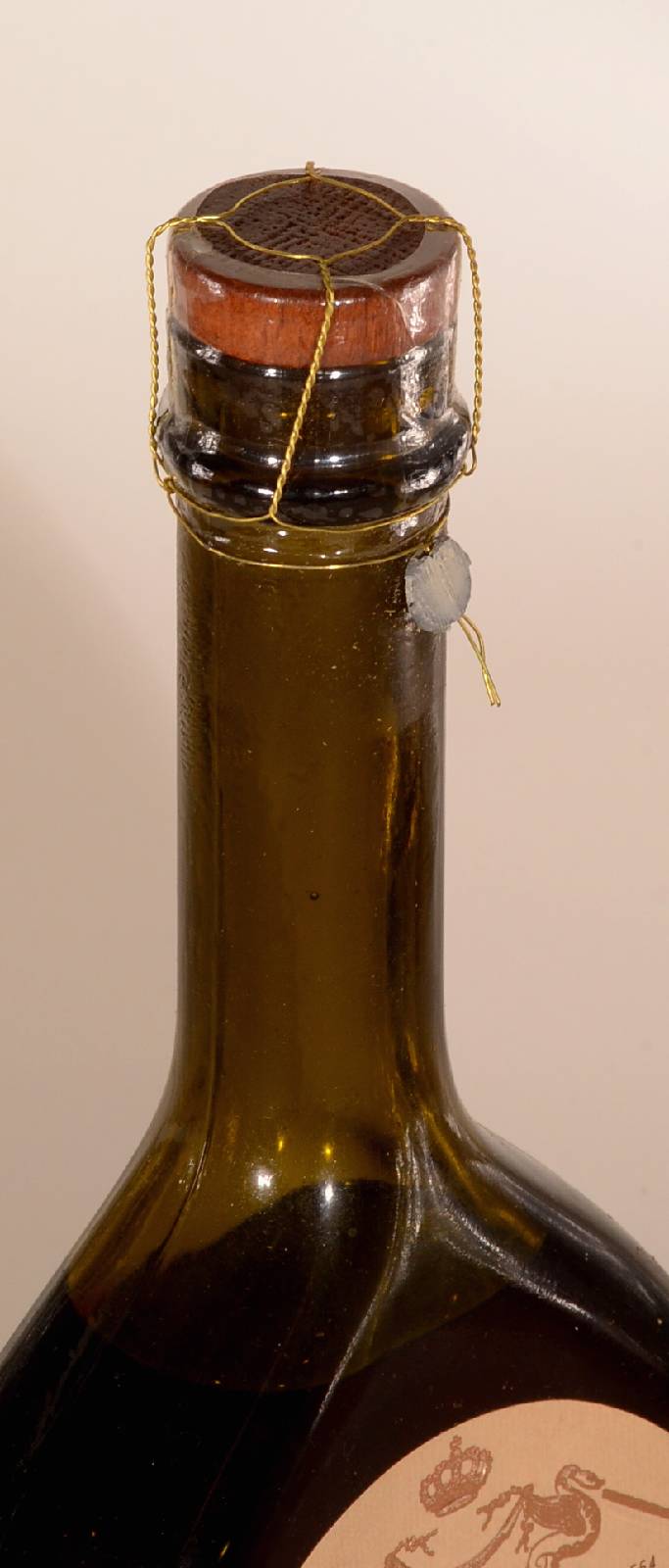 Detail c: 1 Flasche 1926 Ferte De Partenay Armagnac, ca. 70 cl, 42 % Vol, unverkostet, sehr guter Erhaltungszustand, sammelwürdig, sehr selten im Angebot, ...