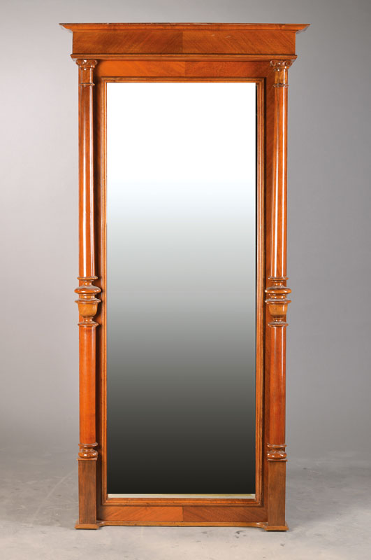 Großer Gründerzeitspiegel, deutsch, um 1890,Nussbaumfurnier auf Weichholzkorpus, fac. Spiegelglas, ca. 190x100 cm