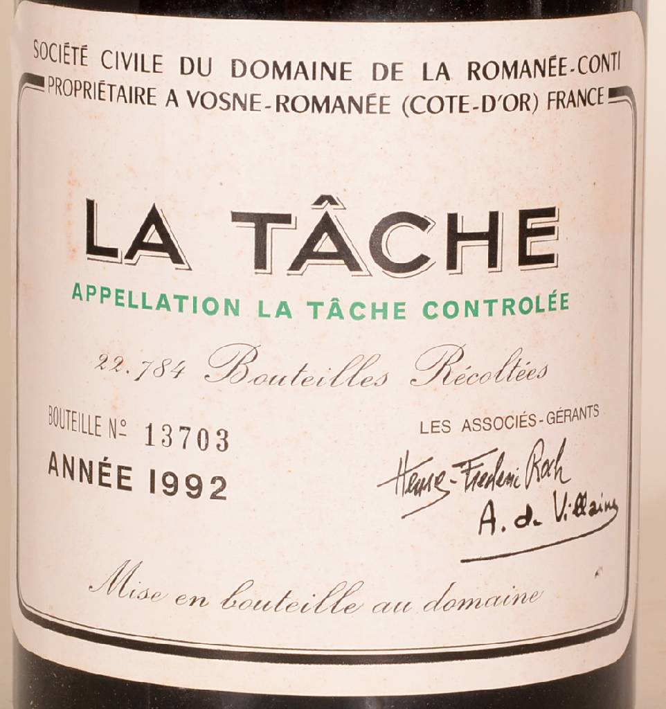 Detail a: 1 Flasche 1992 Domaine de La Romanee-Conti La Tache, Cote D´Or, ca. 75 cl, 13 % Vol., Abstand zwischen Kapsel und Wein: ca. 3 cm, unverkostet, sehr ...