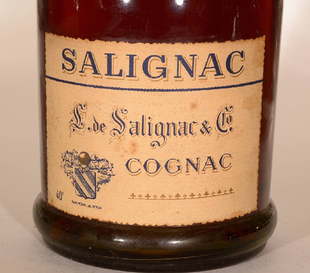 Detail a: 1 Flasche Salignac Cognac, sehr wahrscheinlich in den 60er Jahren in die Flasche abgefüllt, Fine Champagne, ca. 3L, 40 % Vol., unverkostet, Abstand ...