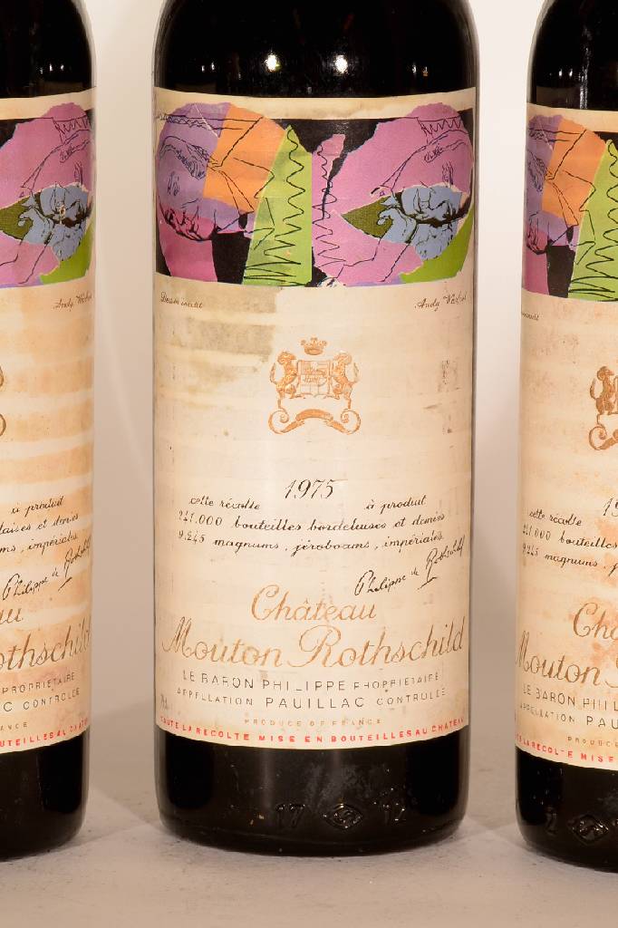 Detail b: 3 Flaschen 1975 Chateau Mouton Rothschild, Pauillac, je ca, 75 cl, Füllstände: mid shoulder bis upper mid shoulder, unverkostet, Etiketten fleckig ...