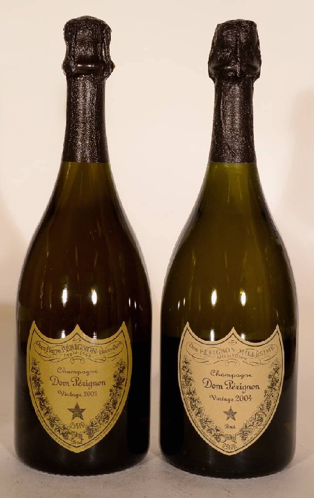 Detail a: 2 Flaschen Dom Perignon, Jahrgänge: 2002 & 2004, je ca. 75 cl, Abstand zwischen Flaschenboden und Champagner:ca. 1 cm, sehr guter Erhaltungszustand, ...