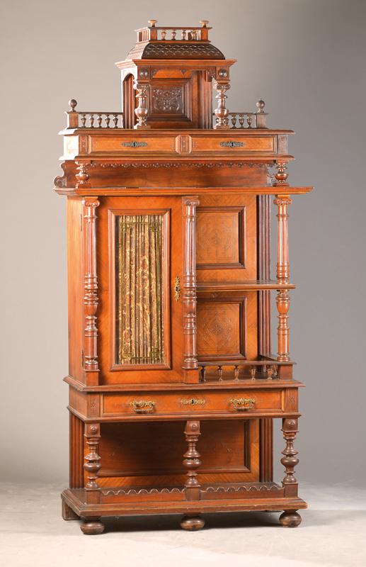 Vertiko, deutsch, um 1880/90, Nussbaum furniert, Gründerzeit, asymmetrischer Aufbau, rechts 2 Nischen für Ziergegenstände, Untere mit Balustrade, ...