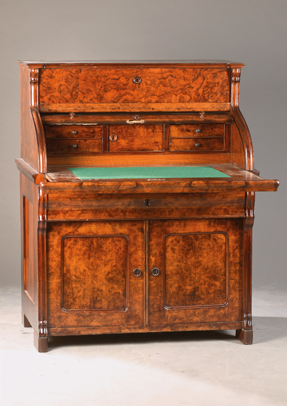 Rollsekretär, süddeutsch, um 1840/50, Spätbiedermeier, Wurzelnussfurnier vielfach gespiegelt verlegt, 2-türig, 1-schübig, wellenprofiliert, ...