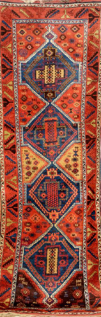 Yörük "Long Rug" alt, Türkei, um 1920/1930,Wolle auf Wolle, ca. 296 x 97 cm, EHZ: 2-3