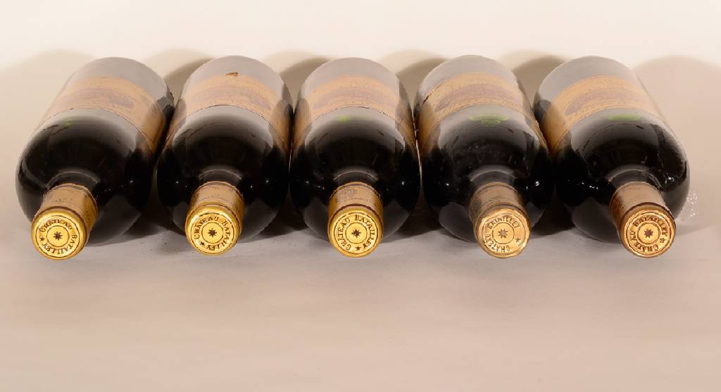 Detail a: 5 Flaschen Chateau Batailley, Jahrgänge: 3x 1996, 1x 1990 und 1x 1982, je ca. 75 cl, 12,5 % Vol., Füllstände: top shoulder bis into neck, ...