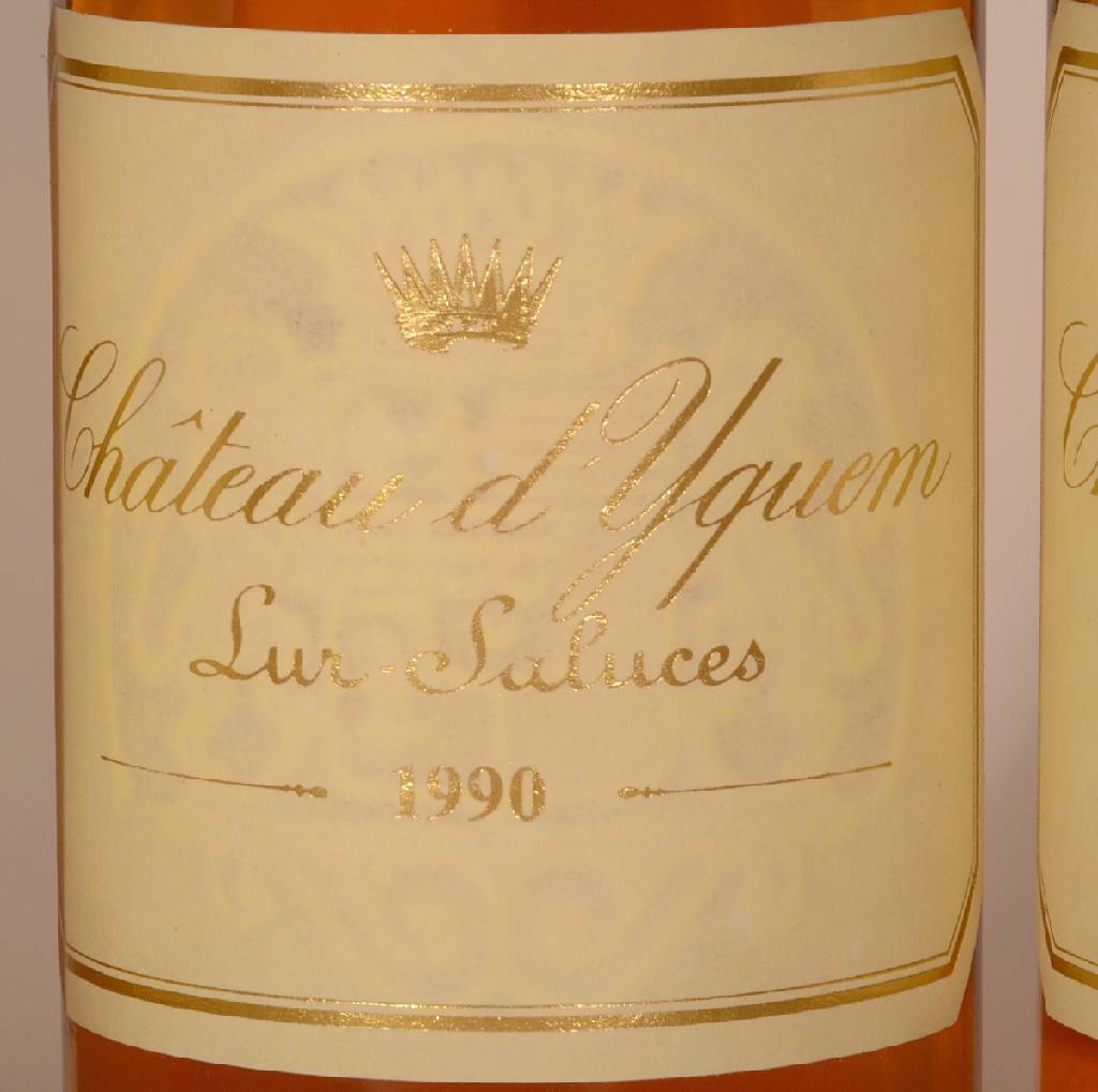 Detail a: 3 Flaschen 1990 Chateau d'Yquem Sauternes, 1er Cru Classé, je ca. 0,375 L, 13 % Vol., unverkostet, Füllstände: je into neck, hervorragende ...