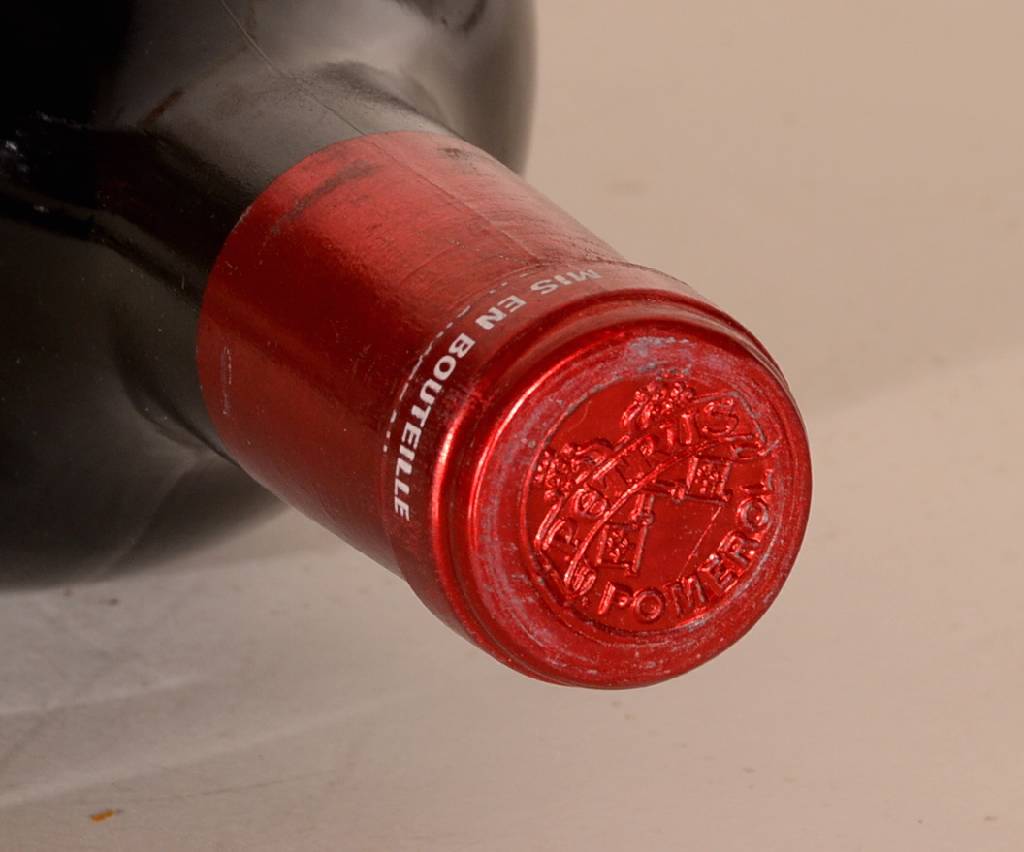 Detail b: 1 Magnumflasche 1985 Chateau Petrus, Pomerol, 12,6 % Vol., ca. 150 cl, Füllstand: ca. into neck, unverkostet, sehr guter Erhaltungszustand, sehr ...