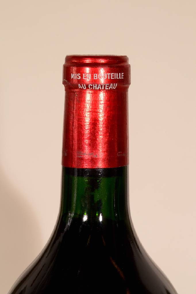 Detail d: 1 Magnumflasche 1985 Chateau Petrus, Pomerol, 12,6 % Vol., ca. 150 cl, Füllstand: ca. into neck, unverkostet, sehr guter Erhaltungszustand, sehr ...