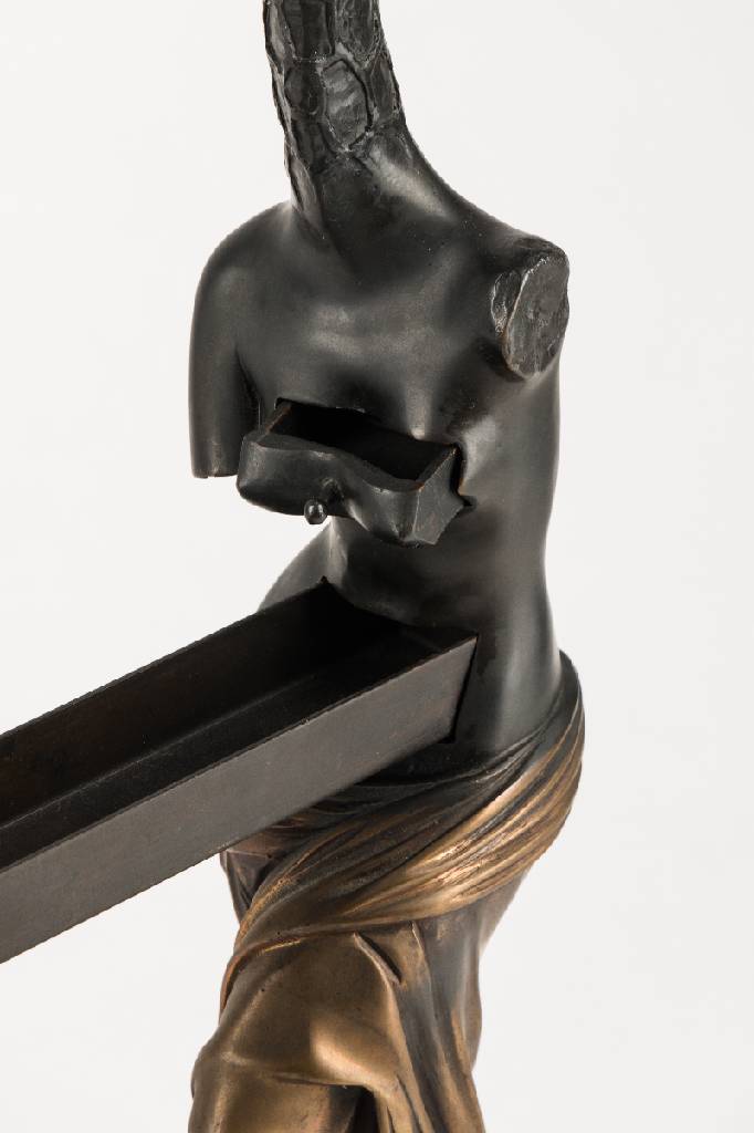 Detail a: Salvador Dali, 1904-1989, Venus à la Giraffe, Bronzeskulptur, 1973, Signaturstempel, num. 95/1500, Gießerstempel Venturi Arte Bologna, ca. ...