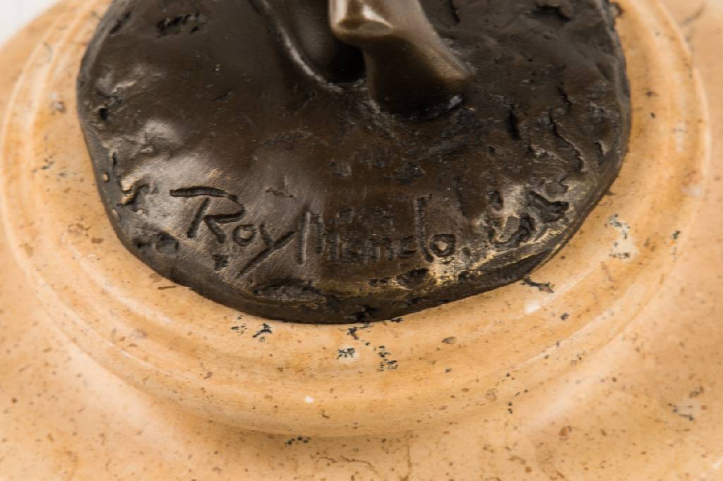 Detail a: Ray Mondo, Bildhauer 20.Jh, weiblicher Akt mit ausgebreiteten Armen, Bronzeskulptur auf Steinsockel, sign., H. 36,5 cm