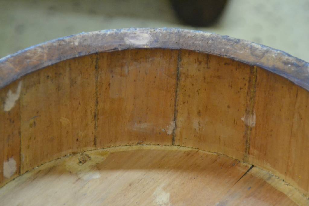 Detail f: Paar Trommelschränkchen, auch als Nachtschränkchen verwendbar, süddeutsch, um 1820/30, Mahagonifurnier, je 1-türig mit Marmorplatte u. ...