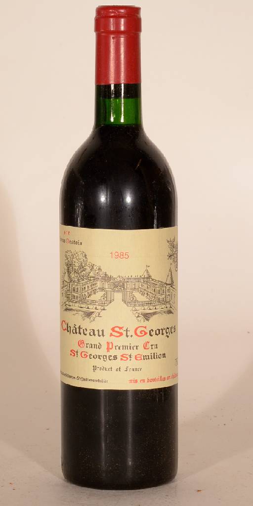 Detail a: 12 Flaschen 1985 Chateau Saint Georges, St. Georges-St. Emilion, je ca. 75 cl, unverkostet, Füllstände: 10x topshoulder & 2x upper mid shoulder, 2 ...