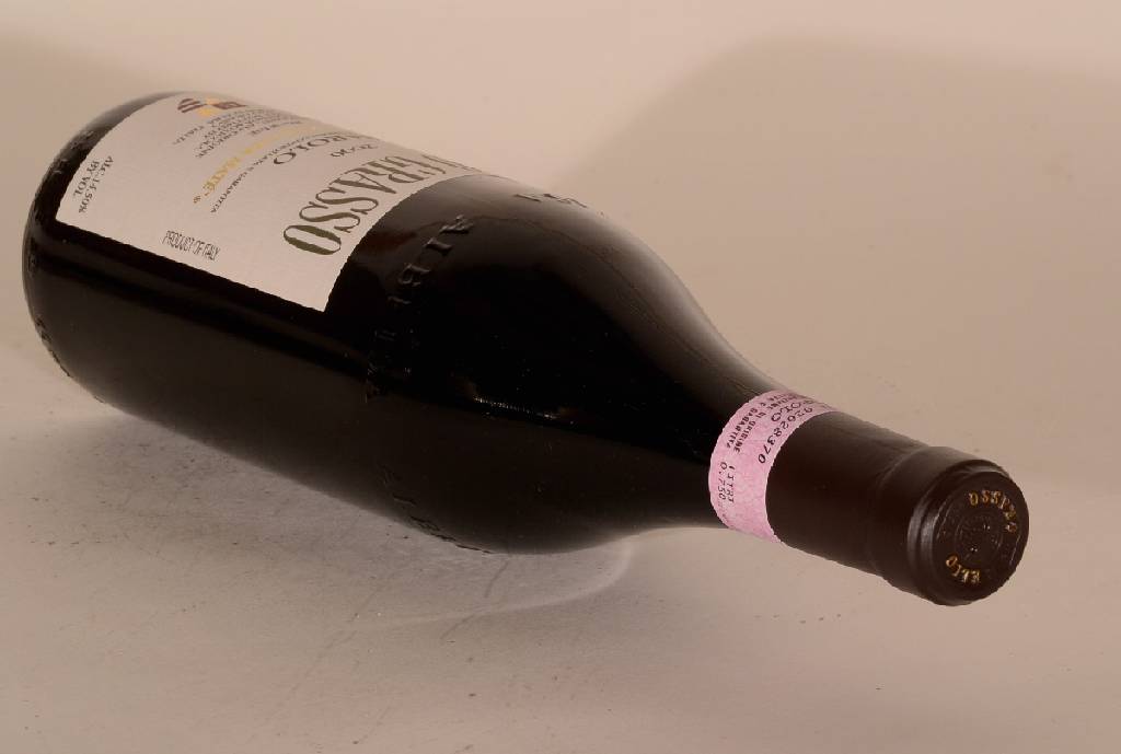 Detail a: 6 Flaschen 2000er Elio Grasso Barolo, Ginestra Vigna Casa Mate, je ca. 75 cl, 14,5 %Vol., sehr gute Erhaltungszustände, mit orig. Banderole und ...
