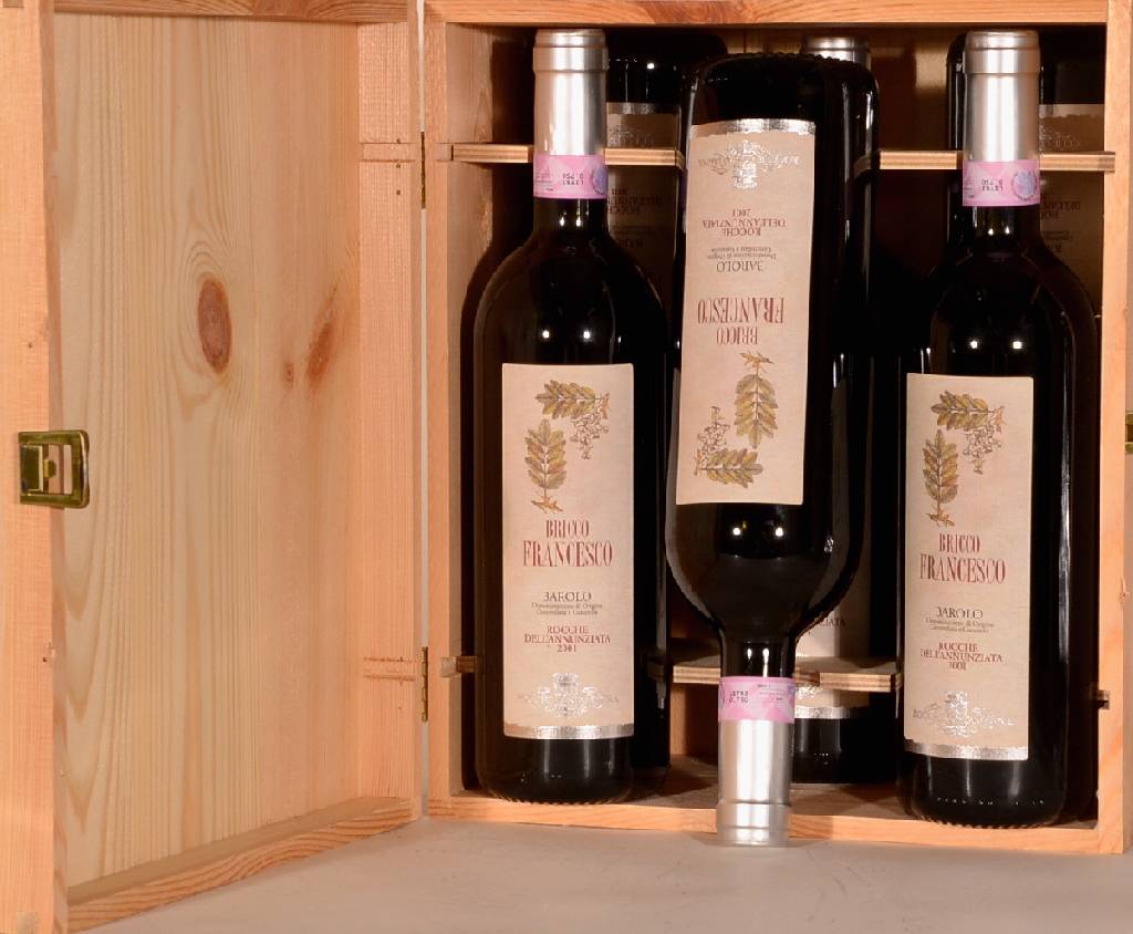 6 Flaschen 2001 Rocche Costamagna Barolo, Bricco Francesco, je ca. 75 cl, 14 % Vol., Füllstände: je ca. top shoulder, unverkostet, sehr gute ...