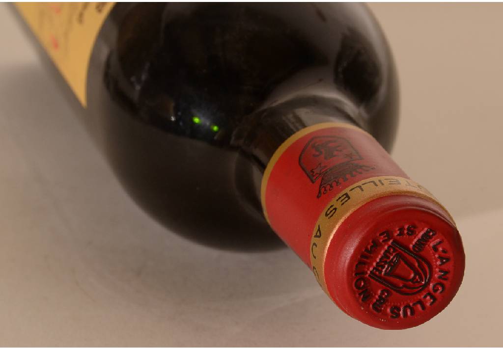 Detail a: 1 Flasche 1992 Chateau Angelus, Grand Cru Classe, St. Emilion Grand Cru, ca. 75 cl., 12,5 % Vol., Füllstand: into neck,unverkostet, sehr guter ...