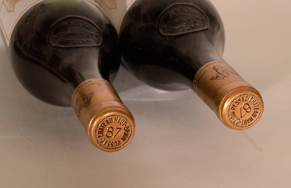 Detail a: 2 Flaschen 1987 Chateau Haut Brion, ca. 75 cl, 12,5 % Vol., Abstand zwischen Kapsel und Wein: ca. 1,5 cm, unverkostet, sehrguter Erhaltungszustand
