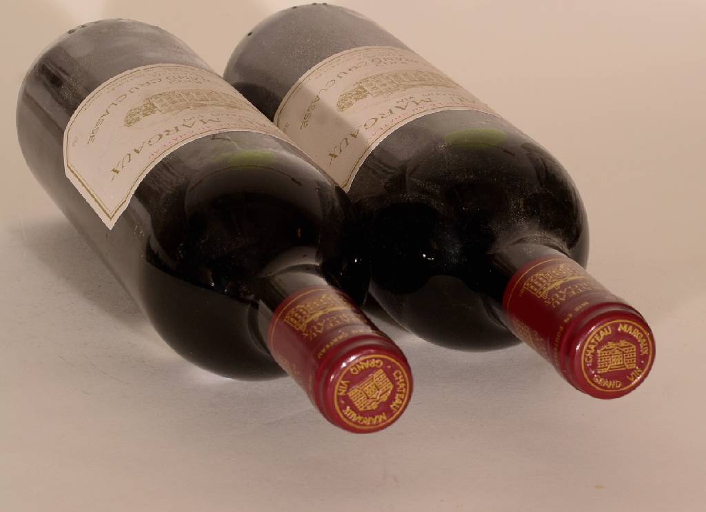 Detail a: 2 Flaschen 1992 Chateau Margaux, Premier Grand Cru Classe, Margaux, je ca. 75 cl, 12,5 % Vol., unverkostet, Füllstände: ca. into neck, sehr gute ...