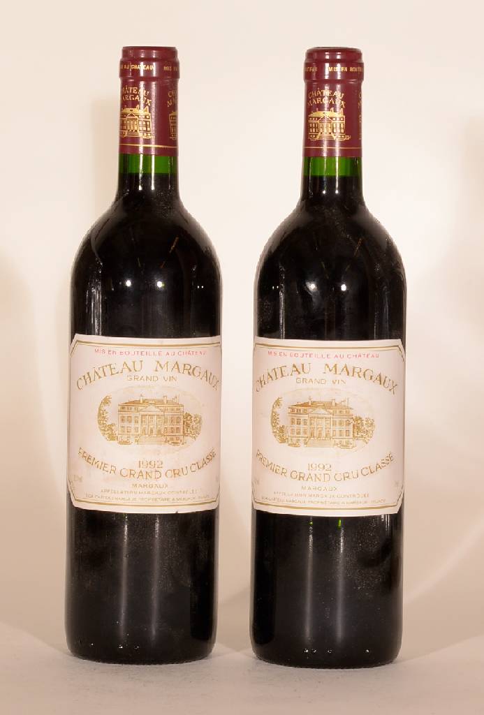 2 Flaschen 1992 Chateau Margaux, Premier Grand Cru Classe, Margaux, je ca. 75 cl, 12,5 % Vol., unverkostet, Füllstände: ca. into neck, sehr gute ...