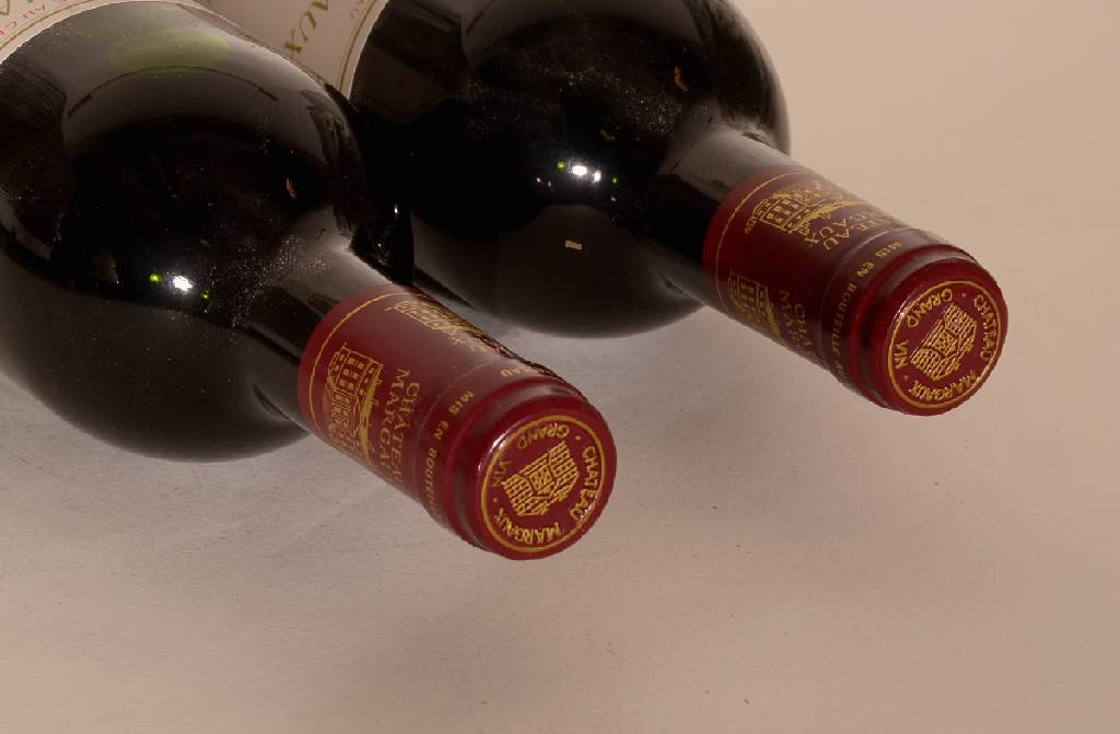 Detail a: 2 Flaschen 1992 Chateau Margaux, Premier Grand Cru Classe, Margaux, je ca. 75 cl, 12,5 % Vol., unverkostet, Füllstände: ca. into neck, sehr gute ...