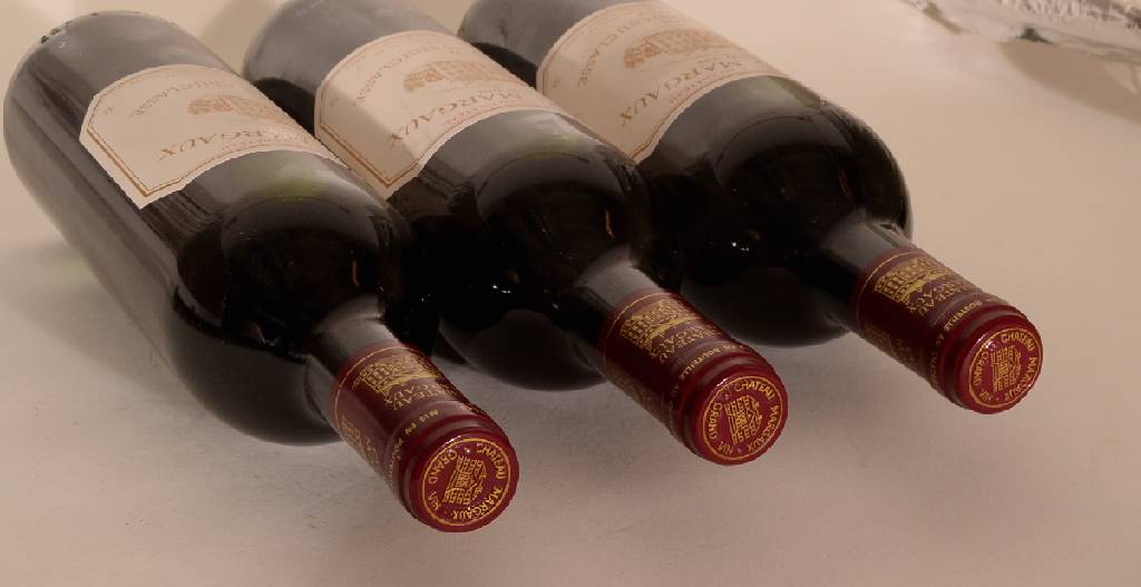 Detail a: 3 Flaschen 1991 Chateau Margaux, Premier Grand Cru Classe, Margaux, je ca. 75 cl, 12,5 % Vol., unverkostet, Füllstände: ca. into neck, sehr gute ...
