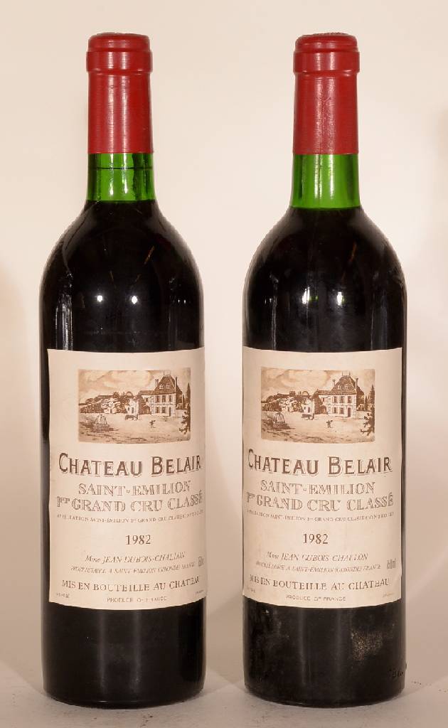 2 Flaschen 1982 Chateau Belair, Saint Emilion, Premier Grand Cru Classe, je ca. 75 cl, Füllstände: top shoulder, unverkostet, Etiketten z.T. ...
