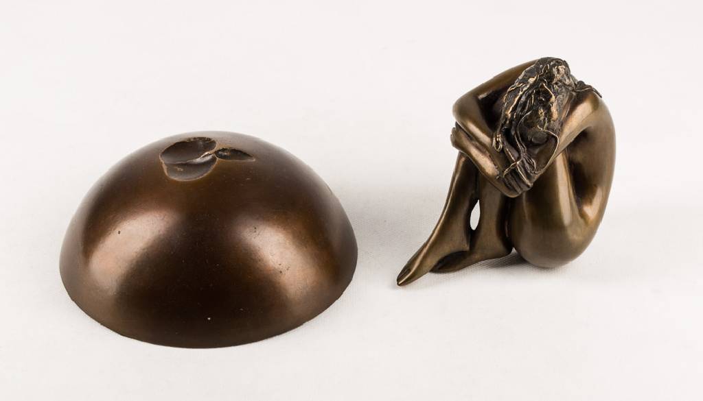 Detail a: Bruno Bruni, geb. 1935, La Felicita, zweiteilige Bronzeskulptur, sign., num. 61/5000, H. 20 cm