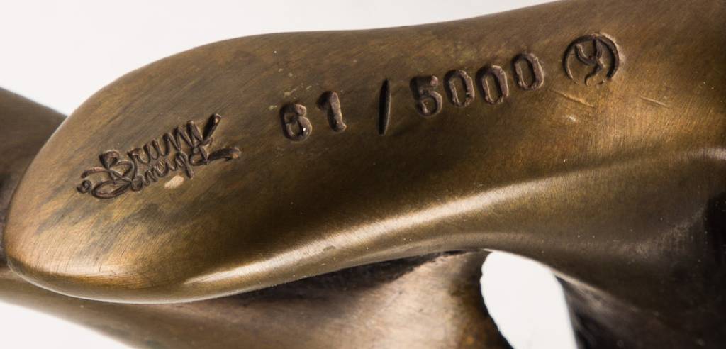 Detail b: Bruno Bruni, geb. 1935, La Felicita, zweiteilige Bronzeskulptur, sign., num. 61/5000, H. 20 cm