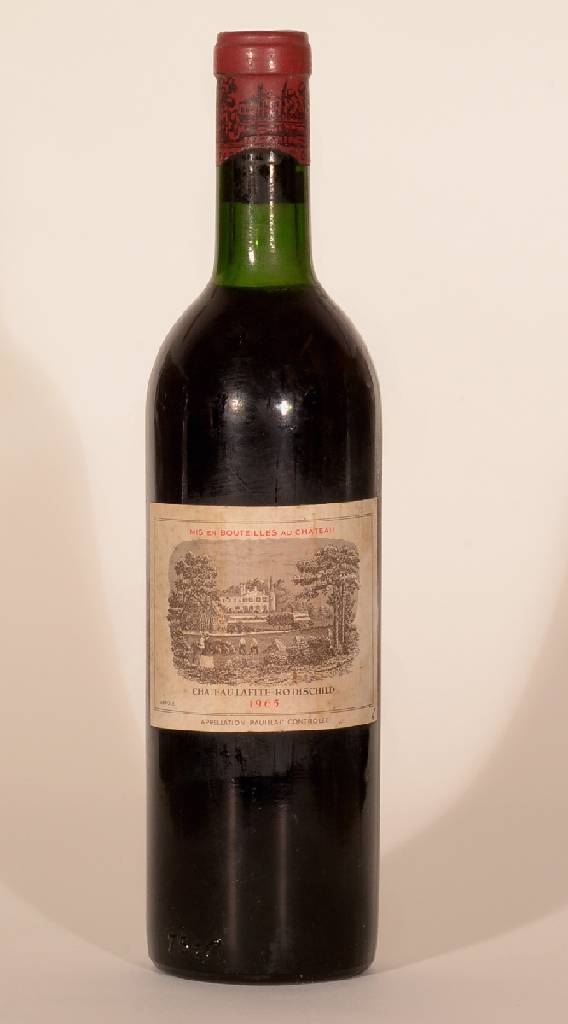 1 Flasche 1965 Chateau Lafite Rothschild, Pauillac, Premier Cru Classe, Füllstand: ca. top shoulder, unverkostet, Etikett l. beschmutzt sonst guter ...