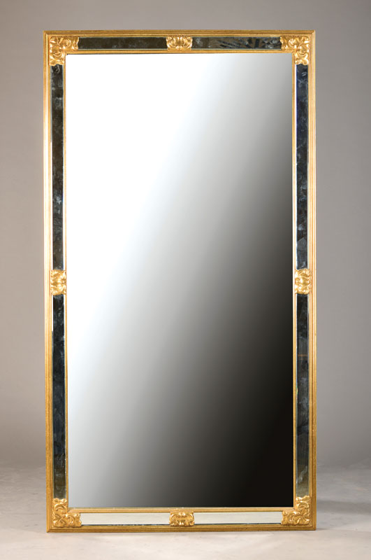 Großer Spiegel, 60er Jahre, Massivholzrahmen, vielfach facettiertes Spiegelglas, Ornamentik z.T. goldfarben gefaßt, ca. 185x100 cm