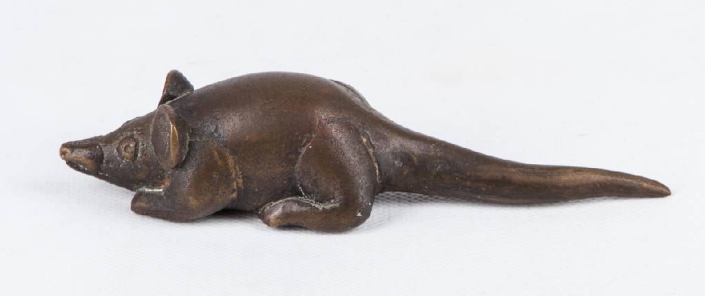 Gernot Rumpf, geb. 1941 Kaiserslautern, Maus, Bronzeskulptur, monogr., Gießerstempel, num. 23/40, L. 15 cm