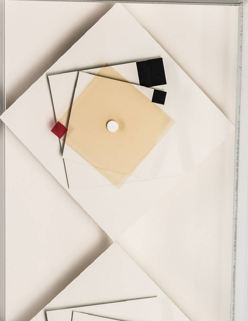Detail a: Heinz Te Laake, 1925-2001, Puls Art, Säule mit 5 Meridianen, kinetische Uhrenplastik in Plexiglas-Box, aus 1988, Funktion durch ein verbautes ...