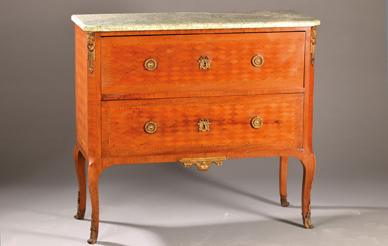 Transition-Stil-Kommode, wohl Frankreich, um 1870/80, Rosenholz furniert, z.T. parkettiert verlegt, 2-schübig, weisse Marmorplatte, stilüblicher ...