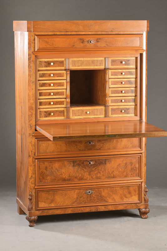 Biedermeier-Standsekretär, mitteldeutsch, wohl Thüringen um 1840/50, Wurzelnussfurnier gespiegelt verlegt, Kopfschub u. 3 untere Schübe, ...