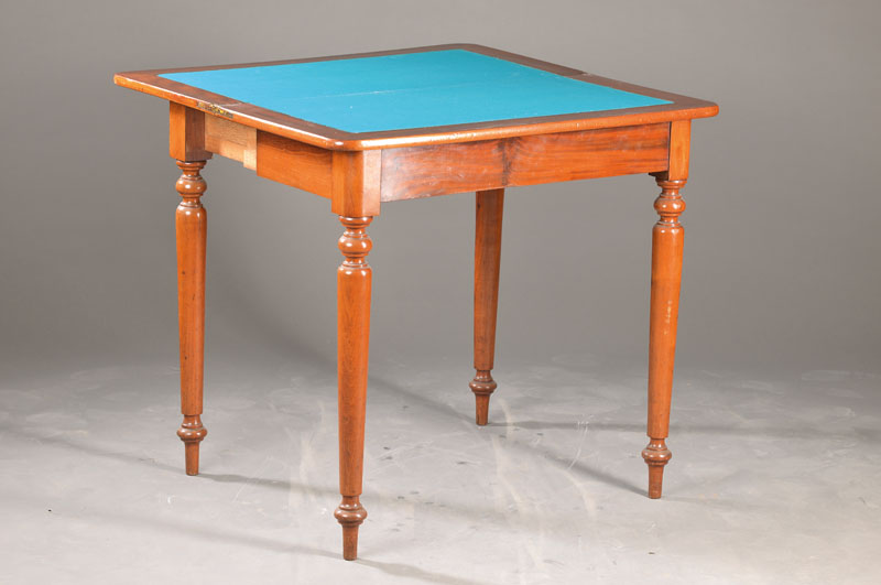 Spieltisch, deutsch, um 1850/60, Mahagonifurnier u. massiv, schwundrissig, überholung empf., ca. 79x84x42 cm