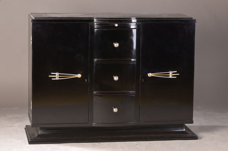 Art-Deco-Schrank, 25/30er Jahre, Schwarz gelackt, Ausziehplatte, 3-schübig, 2-türig, ca. 88x119x41 cm