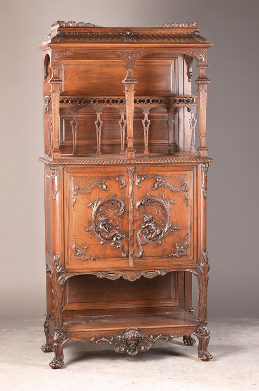 Vertiko, Frankreich um 1880/90, Nussbaum, plastisch gearbeitet, Stollenteil mit naturalistisch geschnitzten Beinen, 2-türiger Schrank mit ...