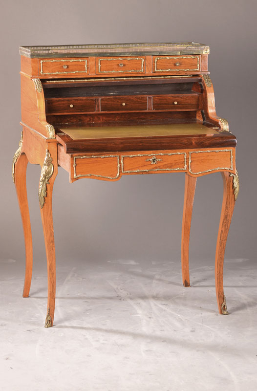 Damensekretär, wohl Frankreich, um 1920, im sog. Vernis-Martin-Stil, Nussbaumfurnier, Eichekorpus, stiltypische Messingbeschläge, typische ...