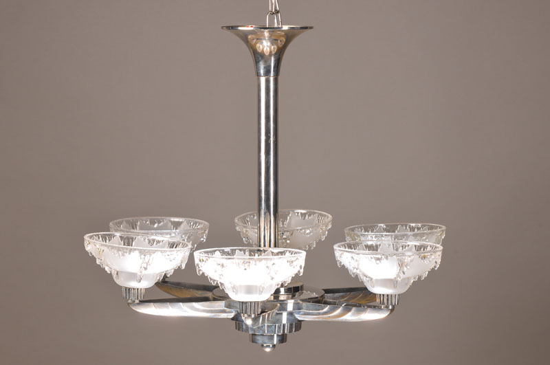 Art-Deco-Deckenlampe, Frankreich, 30er/40er Jahre, Opalglasschirme in schwerer Qualität, 4 Brennstellen, Elektrifizierung nicht geprüft, abstraktes ...